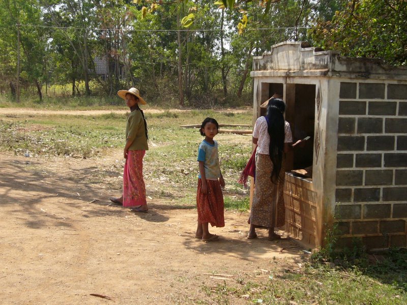 Travel - Myanmar - Inle Lake - Second Boat Trip - Walk to the Market